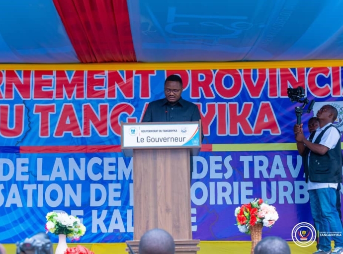 Modernisation de la voirie urbaine de Kalemie, Tanganyika : le Gouverneur Christian Kitungwa Muteba lance les travaux